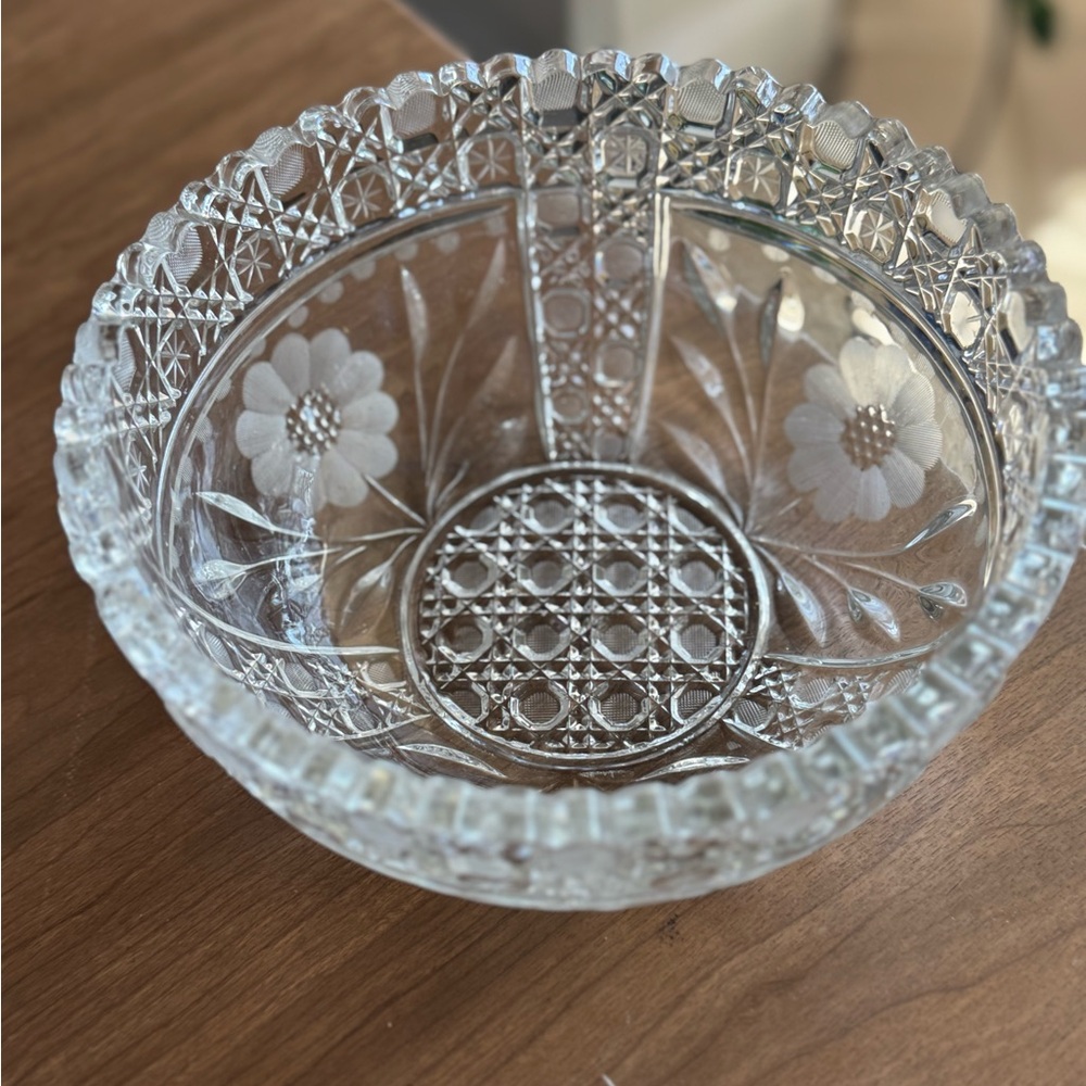 American Brilliant Cut Glass Bowl
Flowers Leaves Buttons Gorgeous Design 8 1/4